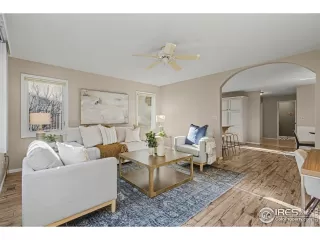 Photo #2: 1049206 Listing