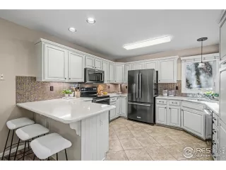 Photo #6: 1049206 Listing