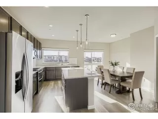 Photo #5: 1049356 Listing