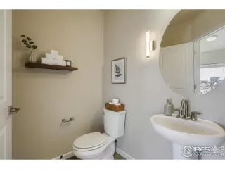 Photo #6: 1049356 Listing