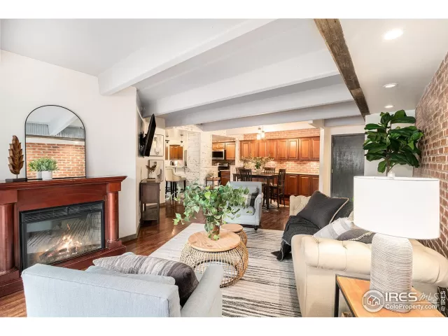 MLS: 1049360 Condo For Sale