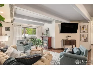 Photo #3: 1049360 Listing 