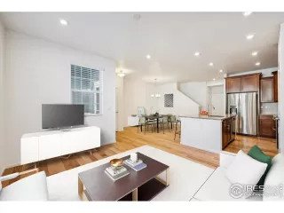 Photo #1: 1049587 Listing