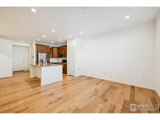 Photo #2: 1049587 Listing