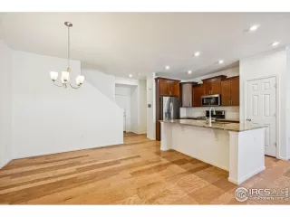 Photo #4: 1049587 Listing