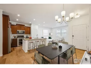 Photo #5: 1049587 Listing