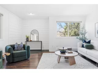 Photo #4: 1049927 Listing