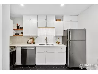 Photo #6: 1049927 Listing