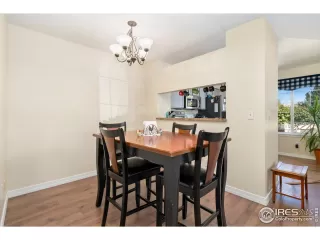 Photo #5: 1049947 Listing