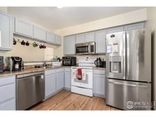 Photo #6: 1049947 Listing