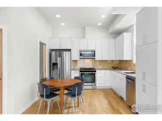 Photo #5: 1049963 Listing 