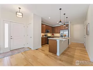 Photo #6: 1050005 Listing