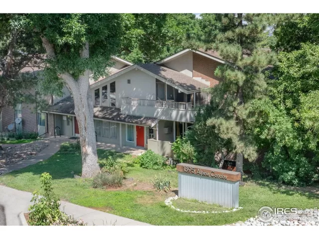 MLS: 1050097 Condo For Sale