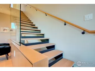 Photo #4: 1050229 Listing