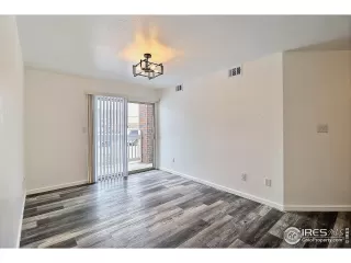 Photo #4: 1050236 Listing