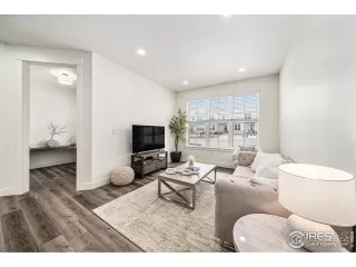 Photo #2: 1050283 Listing