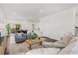 Photo #3: 1050342 Listing