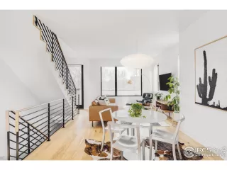 Photo #2: 1050440 Listing