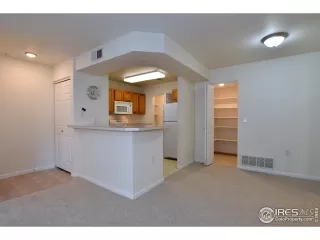 Photo #4: 1050502 Listing