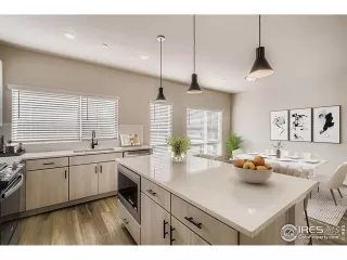 Photo #5: 1050531 Listing