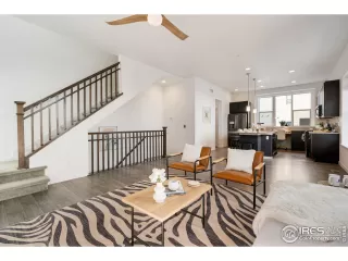 Photo #5: 1050550 Listing