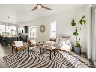 Photo #6: 1050550 Listing