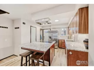 Photo #6: 1050593 Listing