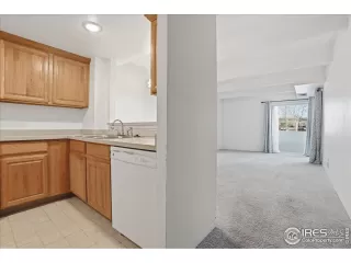 Photo #5: 1050643 Listing