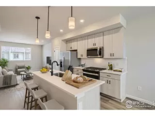 Photo #5: 1050671 Listing