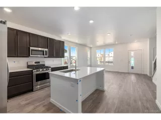 Photo #6: 1508297 Listing