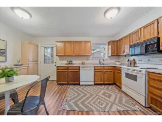 Photo #5: 1522886 Listing