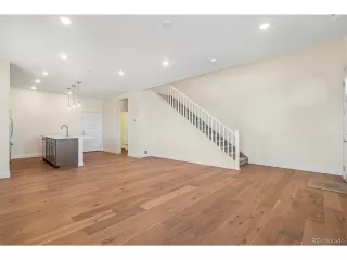 Photo #2: 1548889 Listing