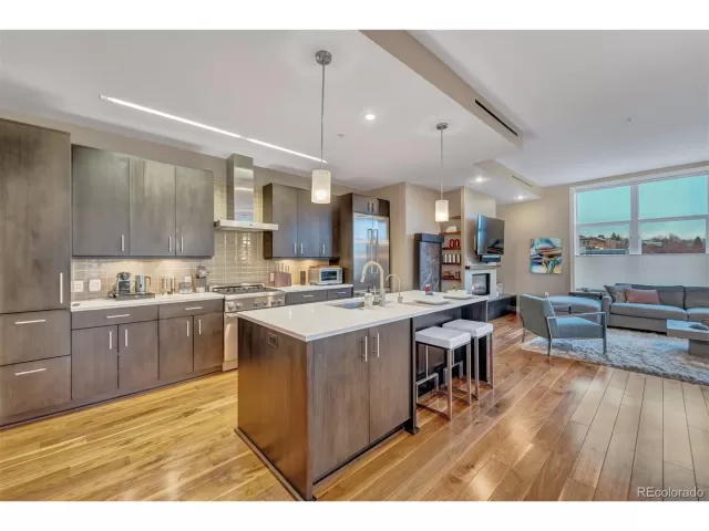 MLS: 1660851 Condo For Sale