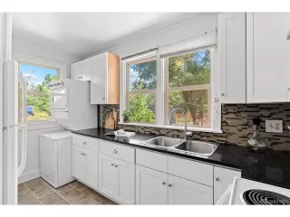 Photo #4: 1667917 Listing