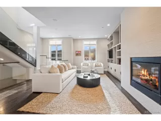 Photo #3: 1736994 Listing