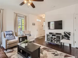 Photo #6: 1835111 Listing