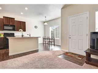 Photo #5: 1997759 Listing