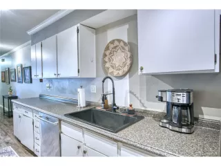 Photo #6: 2042991 Listing 