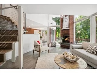 Photo #4: 2044898 Listing