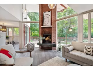 Photo #5: 2044898 Listing