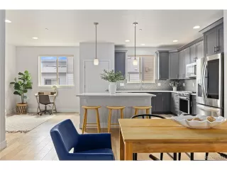 Photo #5: 2120967 Listing