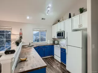 Photo #4: 2125839 Listing