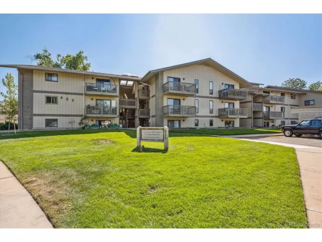 MLS: 2216171 Condo For Sale