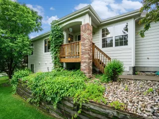 Photo #1: 2245457 Listing