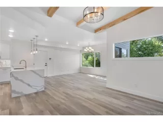 Browse active condo listings in NORTH END