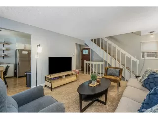 Photo #3: 2326398 Listing