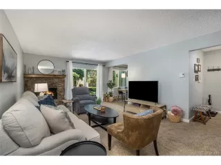 Photo #4: 2326398 Listing