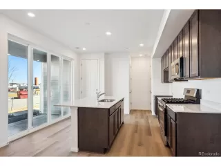 Photo #4: 2358262 Listing