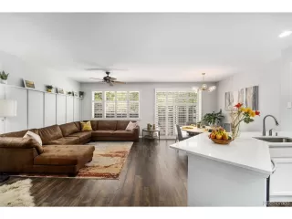 Photo #5: 2372859 Listing