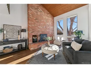 Photo #3: 2421451 Listing